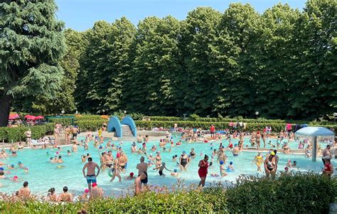 piscina parco mattei san donato.